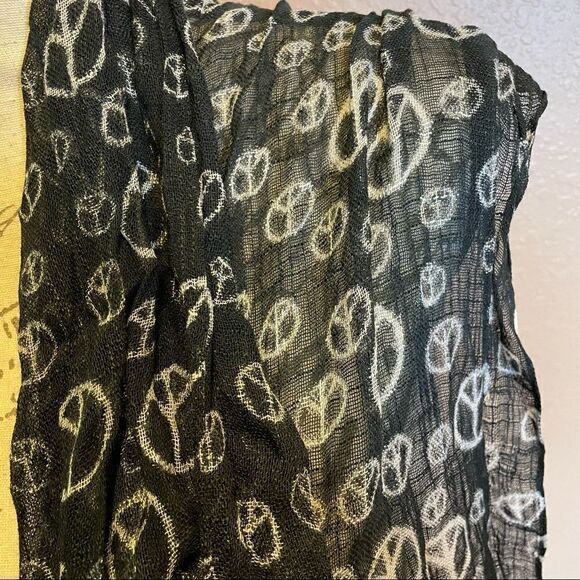 Fashion Bug black and white scarf - Picture 3 of 7